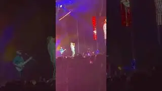 Luke Bryan - But I Got A Beer in my Hand LIVE!