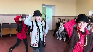 ʼʼРозшукується Зима та Новий рікʼʼ. Учні 11-го класу, класний керівник ШулиндінаH.M.