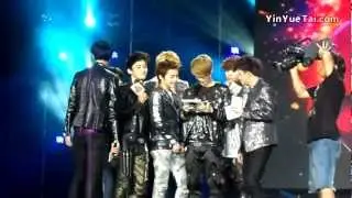 [Fancam] Luhan so good at playing the ipad game