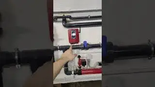 Мощное техническое помещение для переливного бассейна. Монтаж оборудования для бассейна 