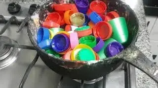 fundir tapitas plásticas y hacer tabla de picar reciclando plastico