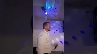 А в Ресторане. Поет Павел Ляковский.