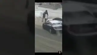 Ааа там вообще девка за рулём