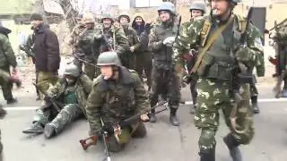 Ополченцы возвращаются из Донецкого аэропорта