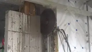 Проем в стене под входную дверь.