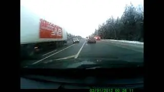 Вот так обогнал фуру и чуть не врезался повезло