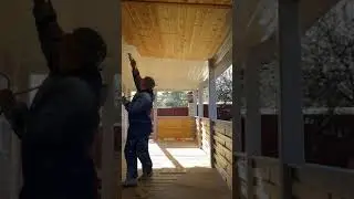 Покраска деревянной вагонки АВД