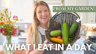 I'm making meals from my garden harvests! | WHAT I EAT IN A DAY