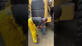 Using monkey jack to lift caterpillar