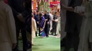 Sanjay Dutt & Kajol BURST into laughter after hugging each other at Ambani’s Ganpati Puja😂 