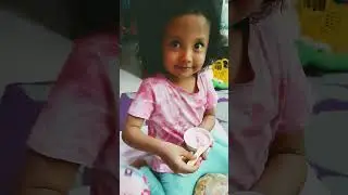Gak dibagi es krim stroberi 🍓#eskrim #mukbang