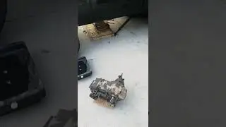 😂Things escalated quickly. #car #funny #trendingshorts #mechanic #diy #check #old #offroad #jokes