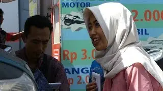VIRAL!! Penjual Cilok Cantik Berusia 18 Tahun