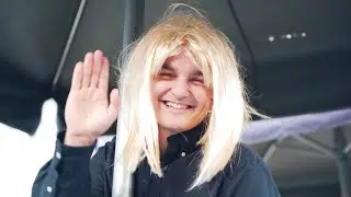 kelnerka bardzo chce napiwek XD