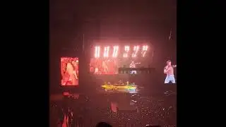 harry singing she's dressed as a banana manila tonight! | #harrystyles #harryshouse
