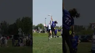 Carolyn Finney with big sky in the US Open Women’s final! #ultimatefrisbee #sports #sportshighlights