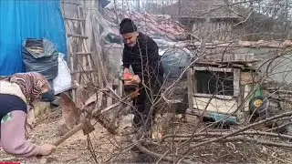 KOMŞULARLA   BOL  SOHBETLİ  BİR GÜN  ALİ DAYI  CEMEL EMMİ  KUYU BİTMİŞ SU  ÇEKTİK