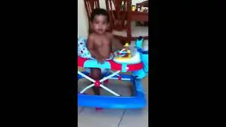 விளையாடும் சிறு குழந்தையின் அழாகான மழலை சிரிப்பு ....A Small Boy Playing In the House Happily.