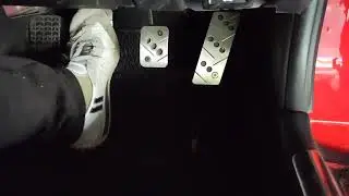 Mazda Roadster: terrible smell bullies clutch-pedal