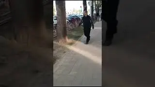 Абоси гарми дар кучахои шахр бе дуо
