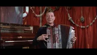 Хорошая аккомпанировка. Баянист доволен.
