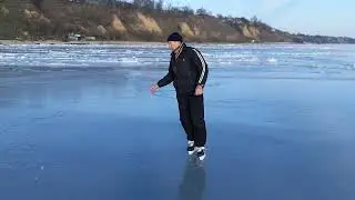 На коньках