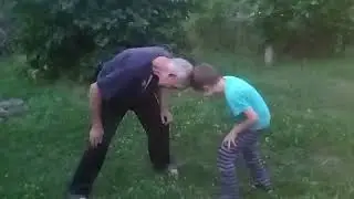 Даос делает очередной массаж от выпадения волос👴😂