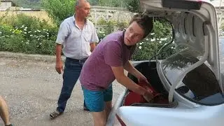 3 countries, 8 taxis, 1 day