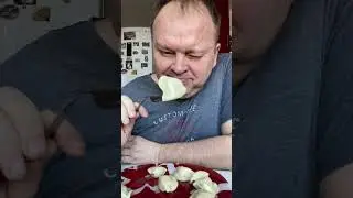 Пельмени и жареный лук