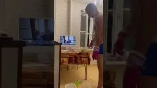 Мою полы в квартире