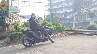 Hunting KRL Di Stasiun Pondok Cina