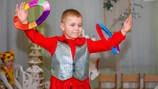 Супер танец жонглеров и дрессировщиц с собачками Новогодний утренник в детском саду