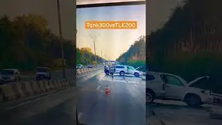 Tank 300 vs Land Cruiser 200