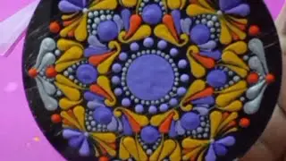 Mandala, sempre me surpreende no acrílico 💜🧡💛