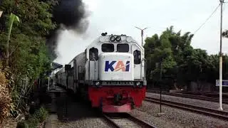 KERETA API LOKAL MERAK - RANGKASBITUNG