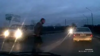в Мценске перебегавшего дорогу сбил автомобиль
