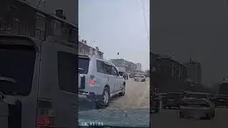 Поехал по правому ряду называется...