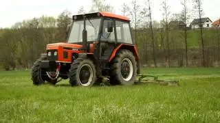 Zetor 7045 + smykobrány - vláčení - louky