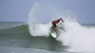 Diego sika  nas ondas mexicanas.