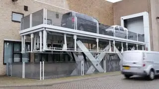 Modernisering van de vrachtwagenlift voor een veilig vervoer van theatergoederen in Tilburg