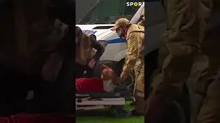 Машина скорой заглохла прямо на футбольном поле