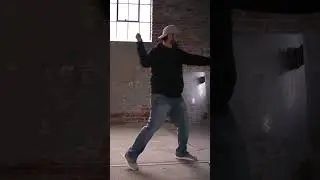DEFENSE FROM A HAMMER ATTACK IN A STREET FIGHT 