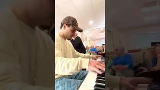 Je joue Du Piano dans dans un EHPAD, un papy de 92 ans se met à danser ￼