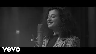 Melike Şahin - Kilitli Kapılar Açılsa ft. Hakan Taşıyan
