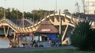 Punta del este - Undulating Bridge (Onboard)