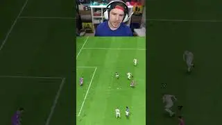 MikeShowSha segna un Goal con il PORTIERE 