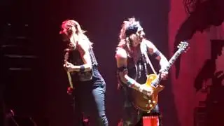 Nita Strauss / Ryan Roxie Alice Cooper 20151013 Toledo