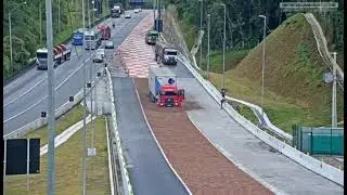 What happen when heavy trucks flat tyre on highway? How to avoid accidents occur?