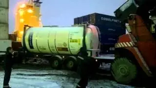 Тягач МАЗ не смог вытянуть груз, грузовики 2014