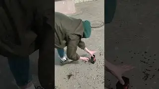 ВЛАД КУШАЕТ.